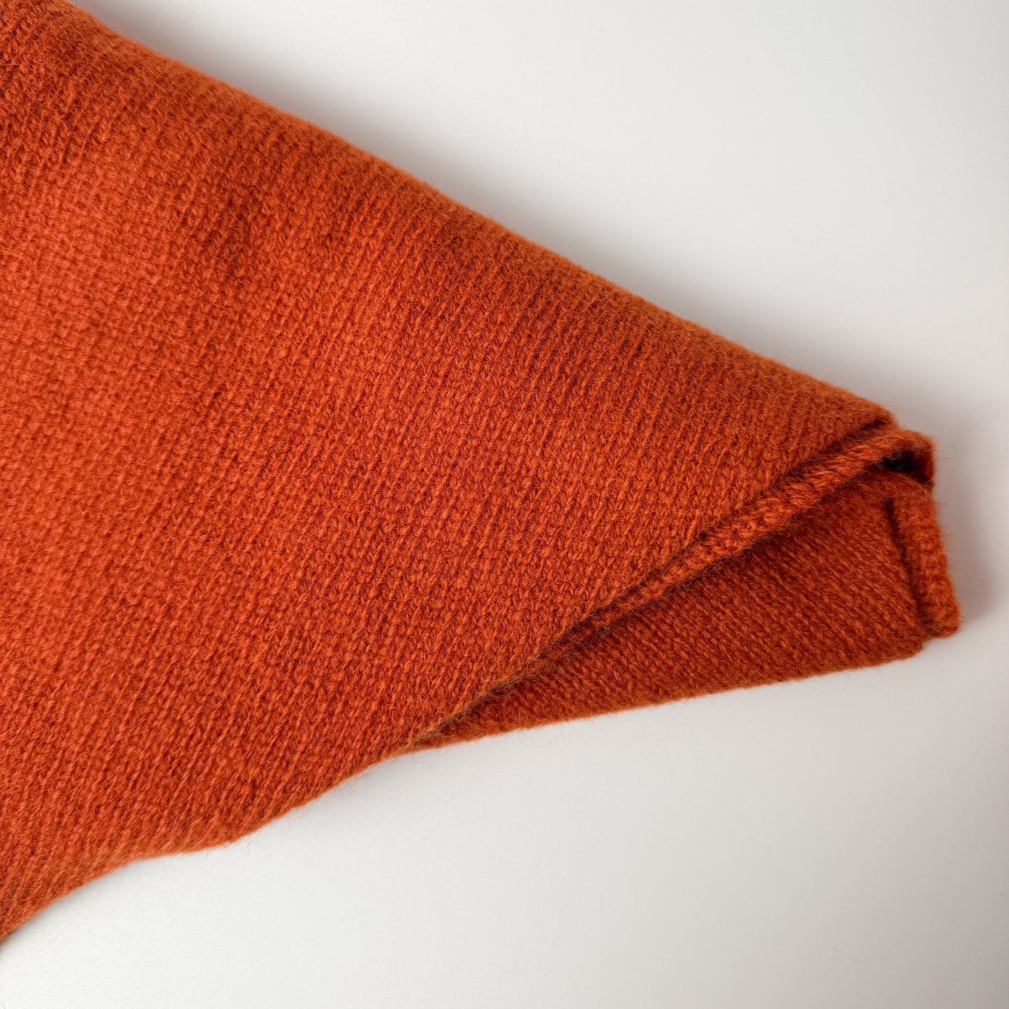 WOOL TRIANGLE Scarf