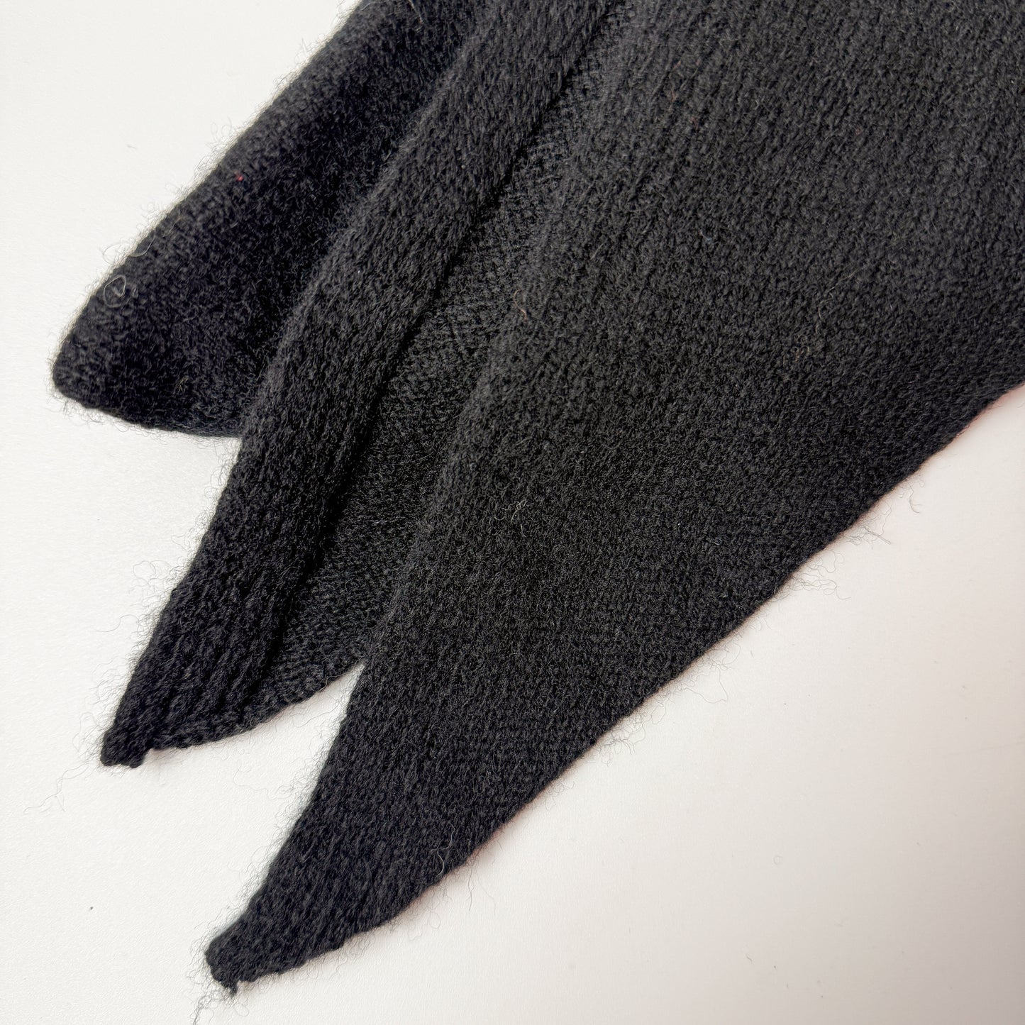 WOOL TRIANGLE Scarf