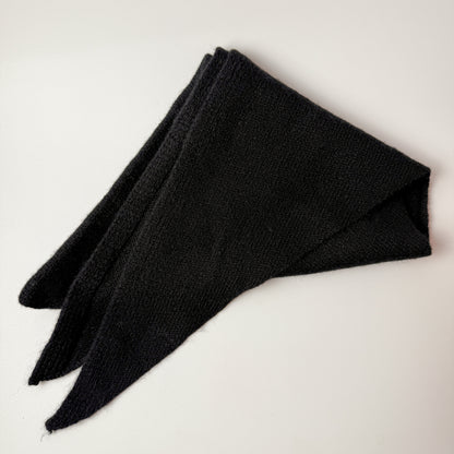 WOOL TRIANGLE Scarf
