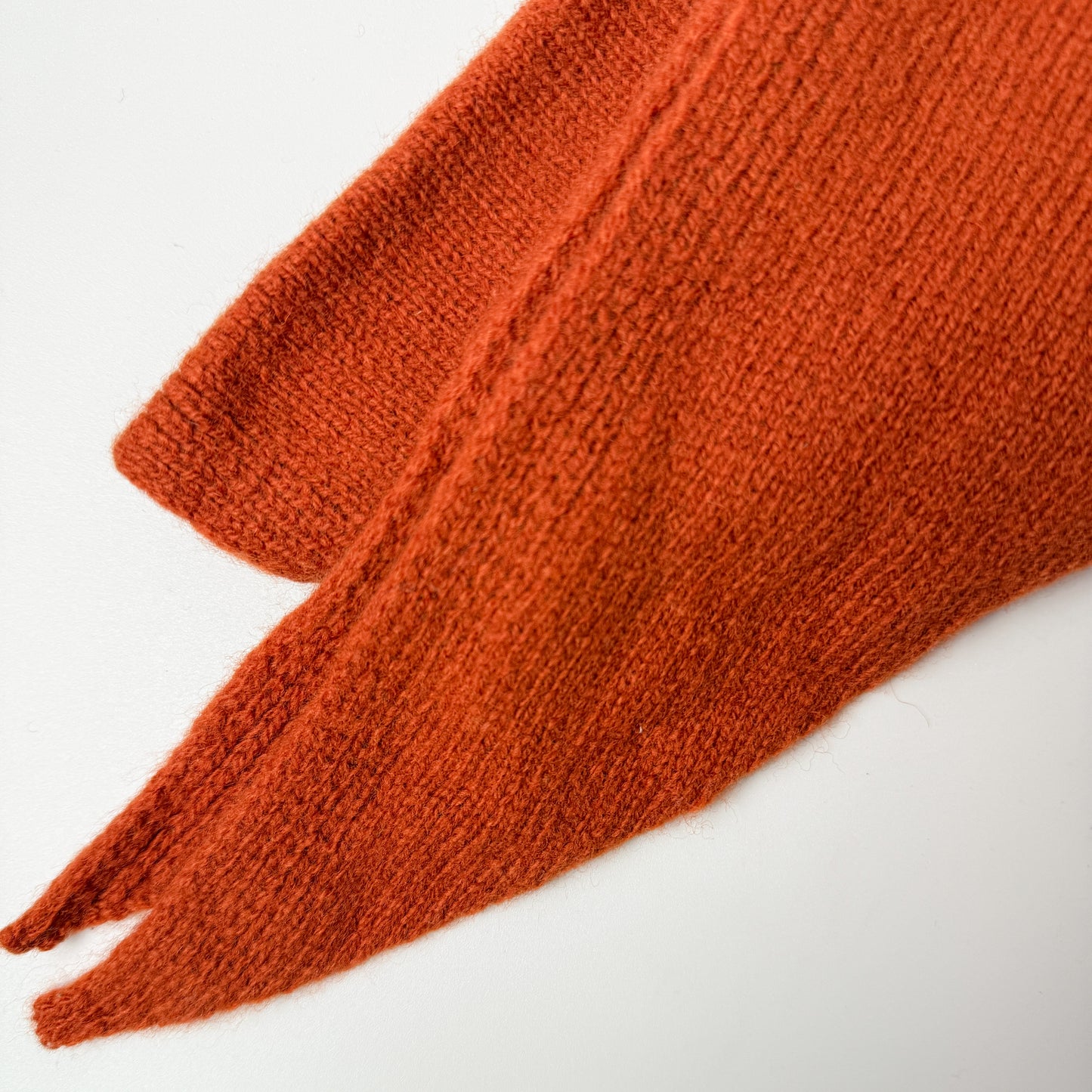 WOOL TRIANGLE Scarf
