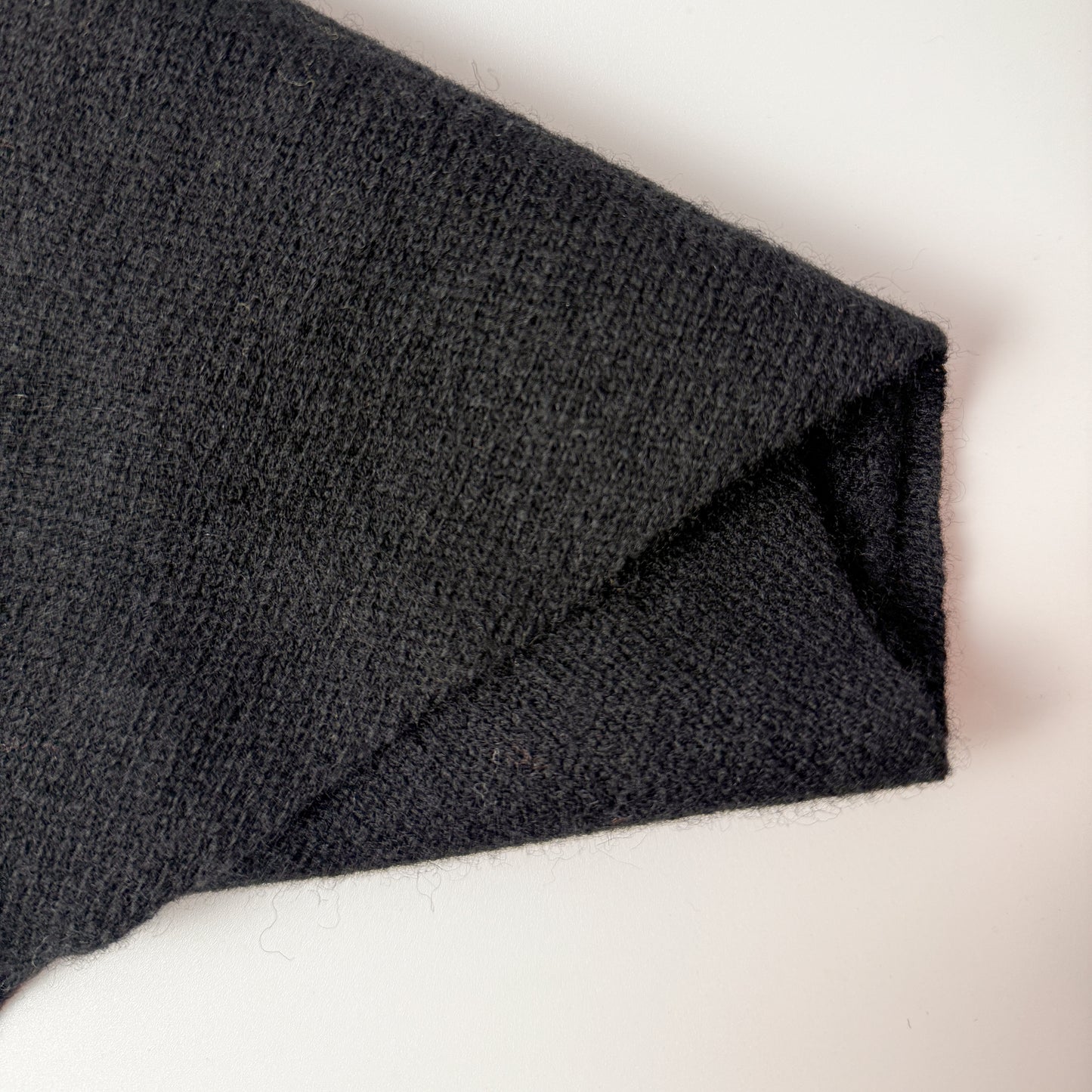 WOOL TRIANGLE Scarf