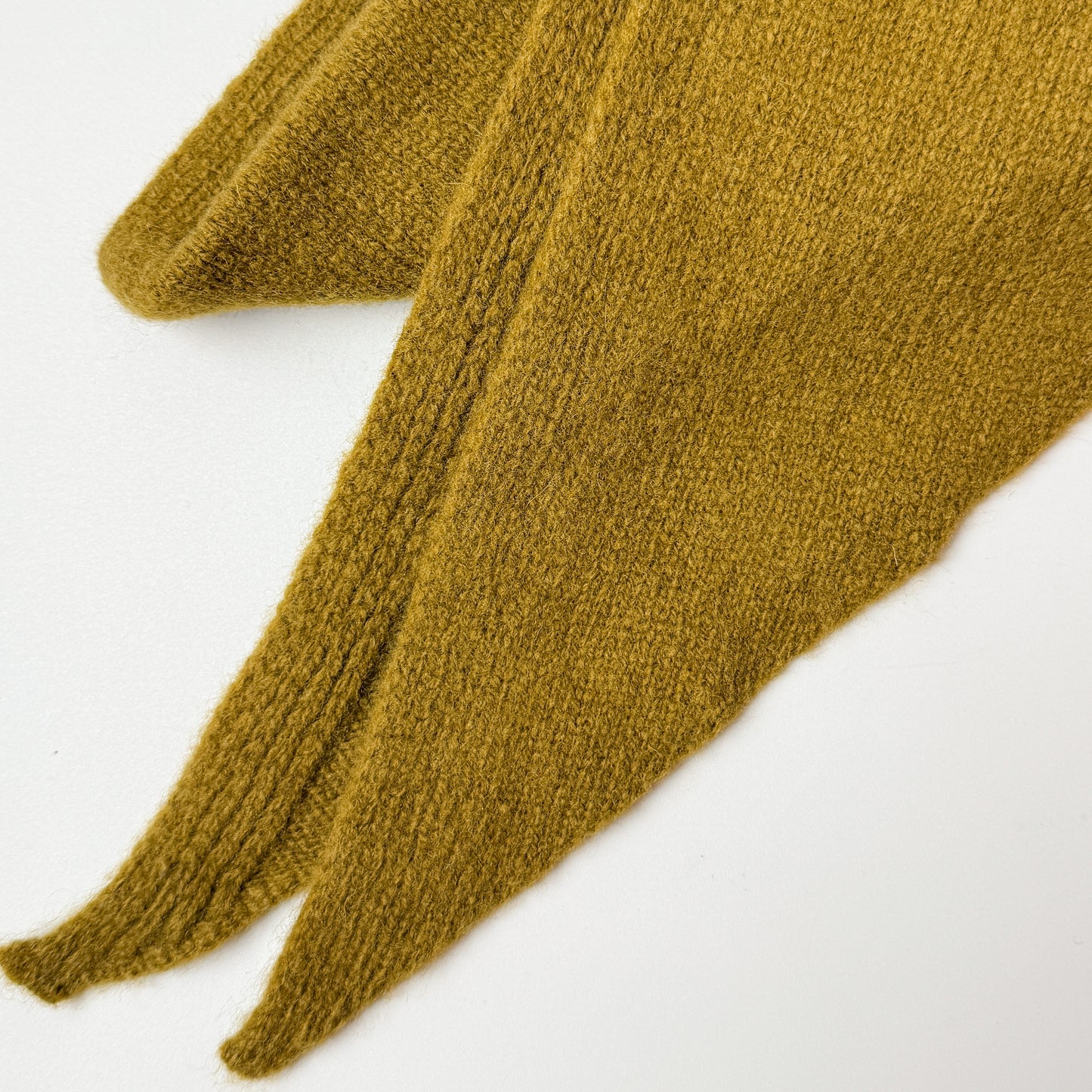 WOOL TRIANGLE Scarf