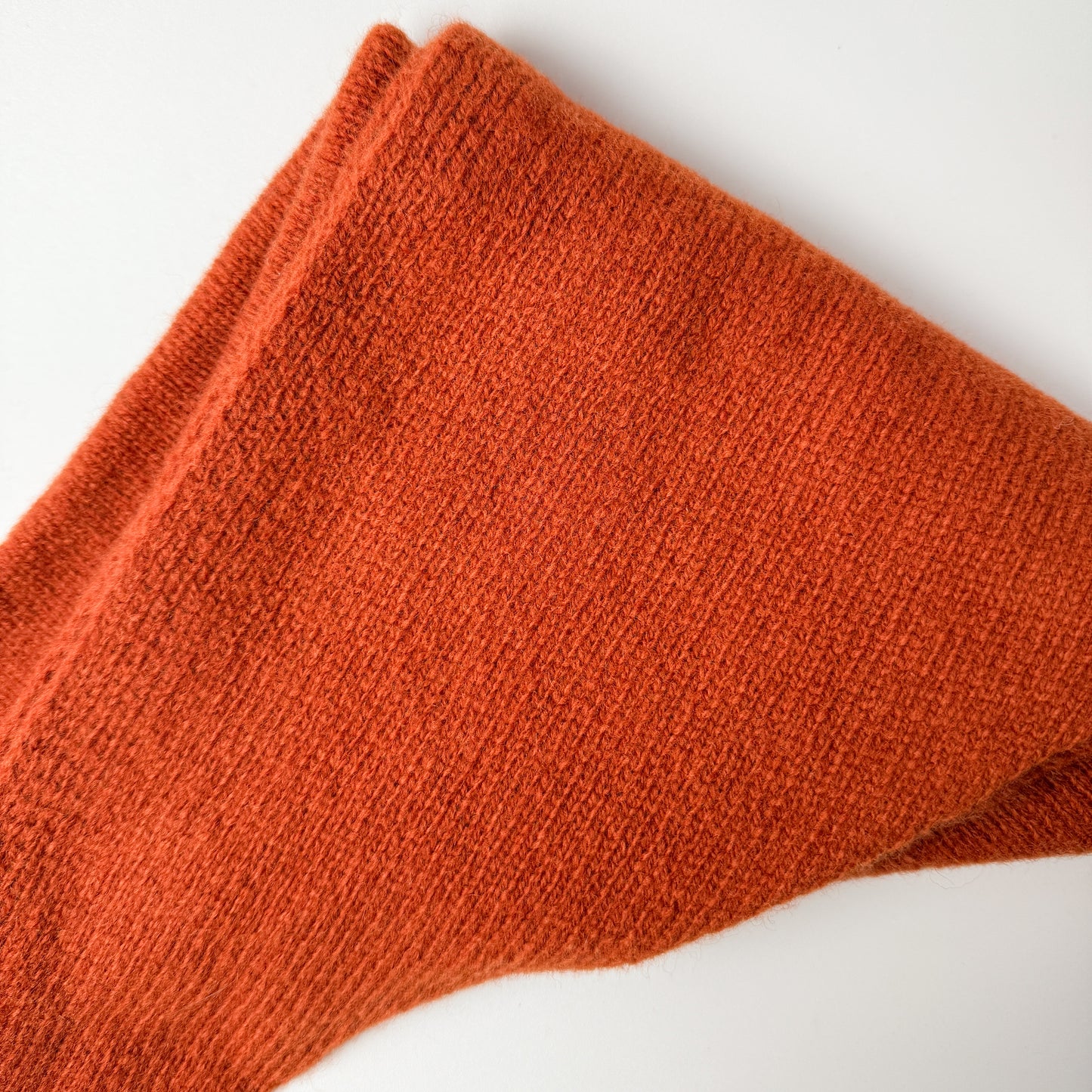 WOOL TRIANGLE Scarf