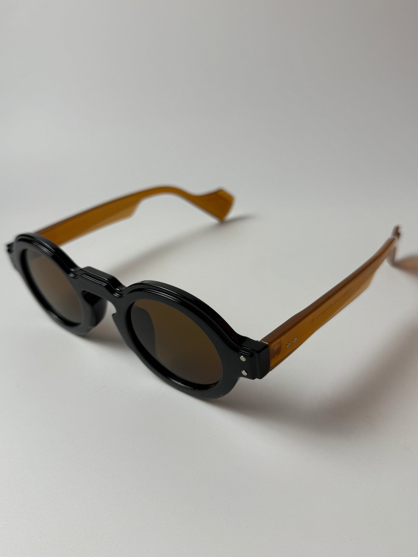 COMMON Sunglasses