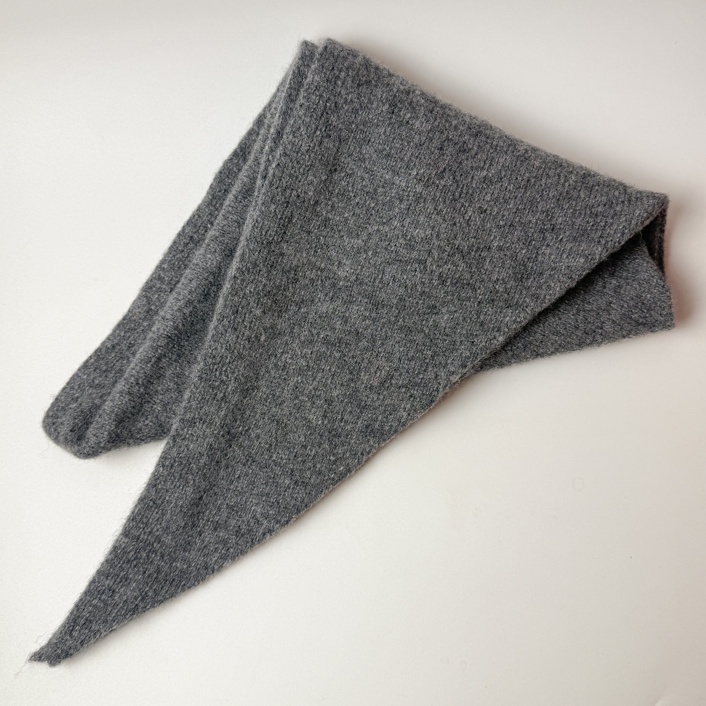 WOOL TRIANGLE Scarf
