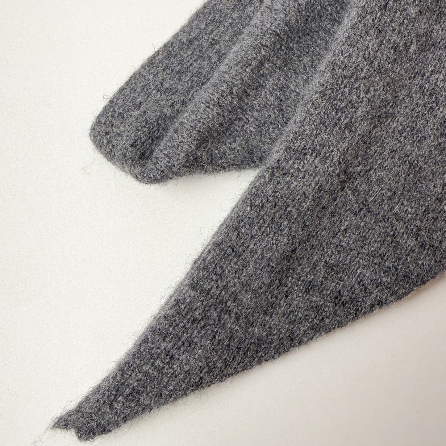 WOOL TRIANGLE Scarf