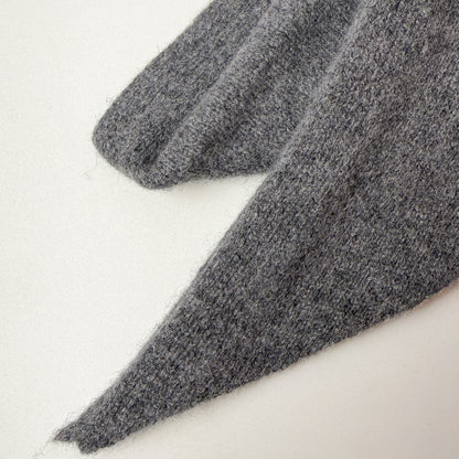 WOOL TRIANGLE Scarf