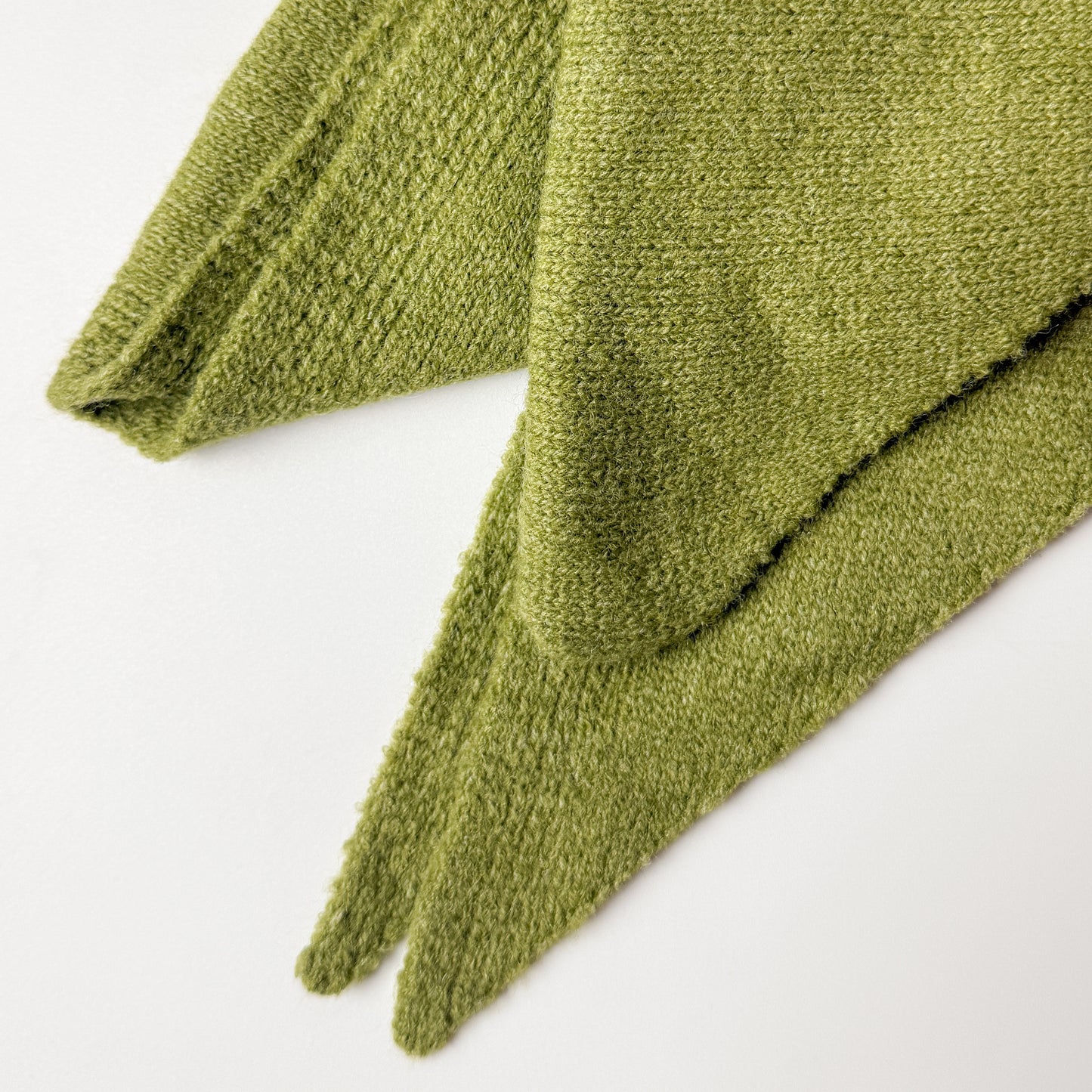 WOOL TRIANGLE Scarf