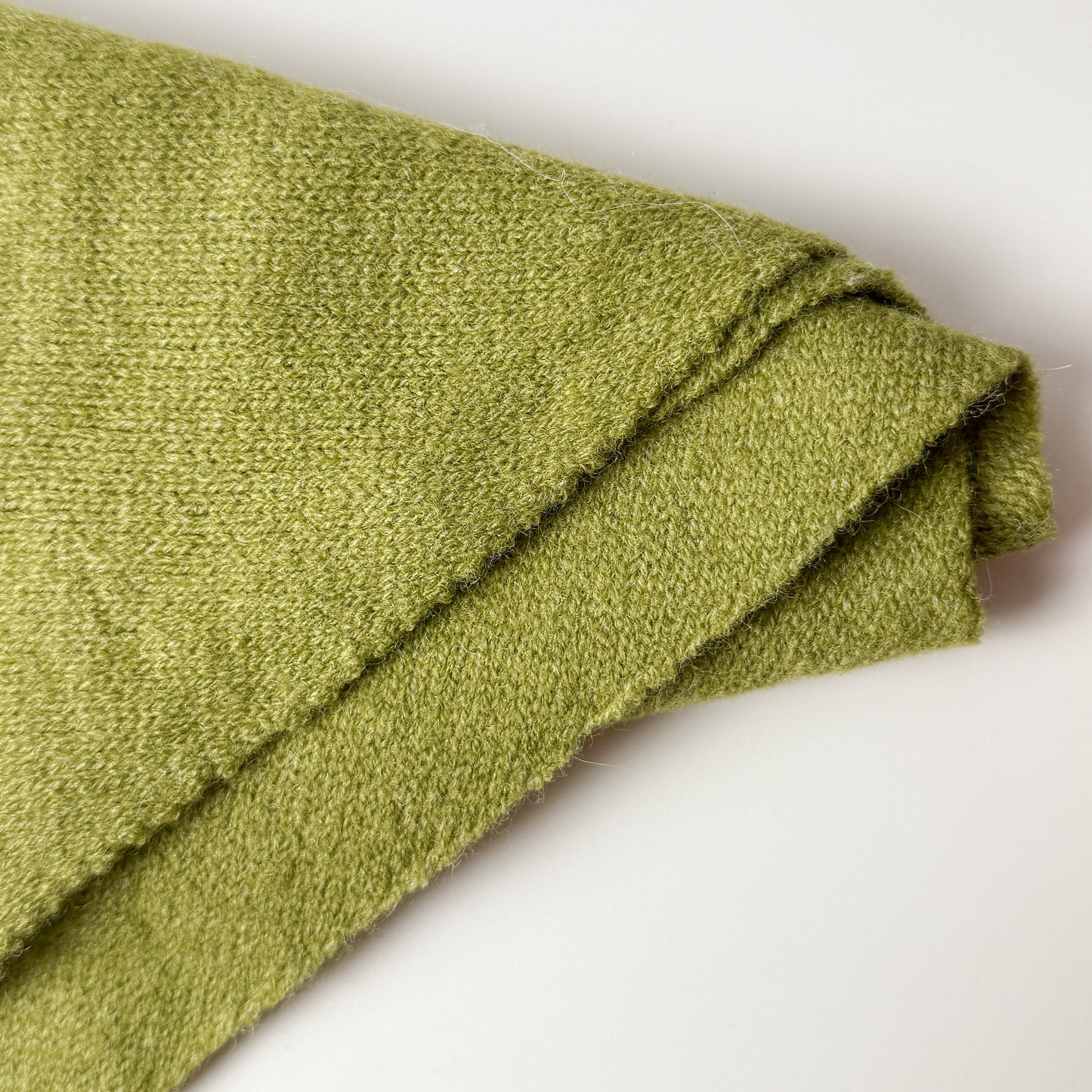 WOOL TRIANGLE Scarf