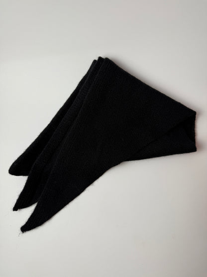 WOOL TRIANGLE Scarf